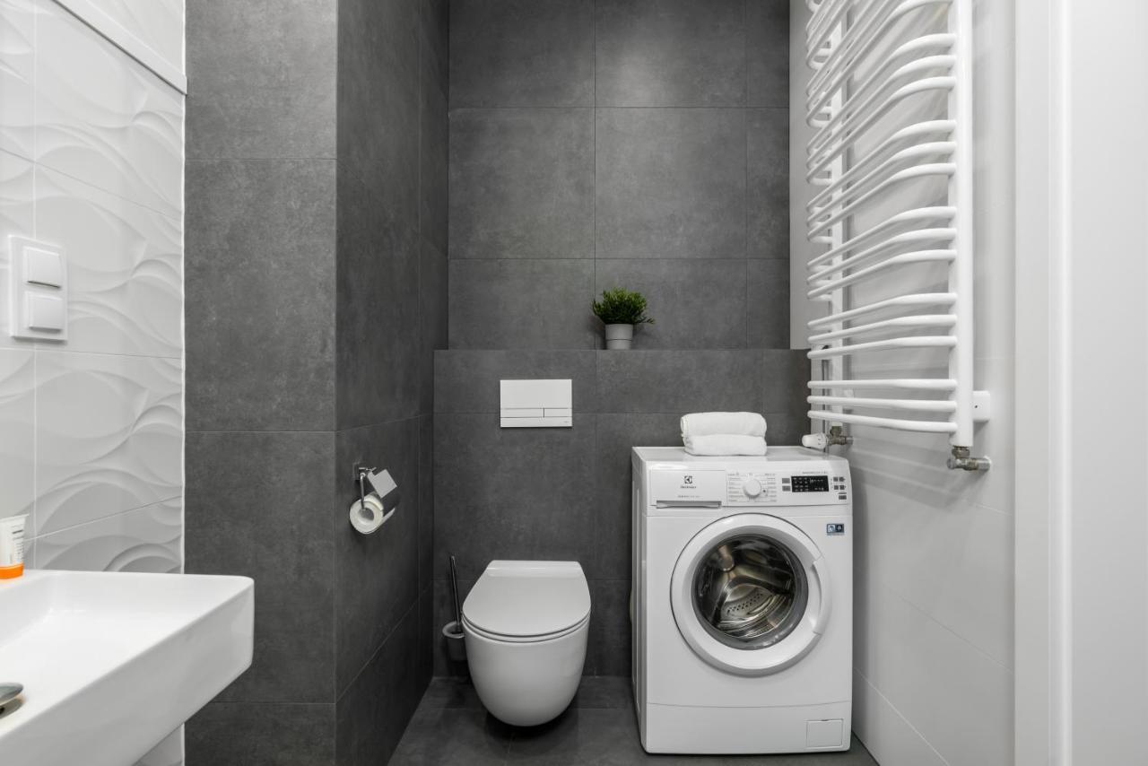 Apartament Black & White Mostowa By Renters พอซนาน ภายนอก รูปภาพ